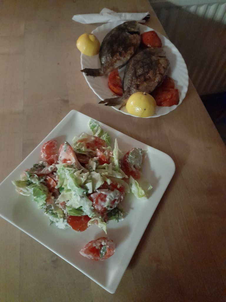 Dorade gegrillt mit Salat €14,00